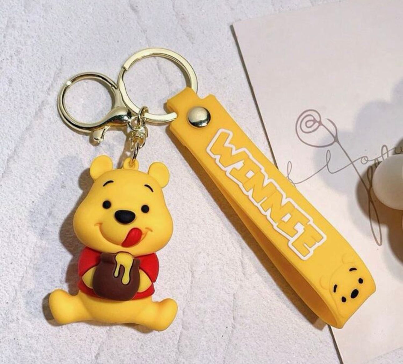 LLAVERO DISEÑO WINNIE THE POOH